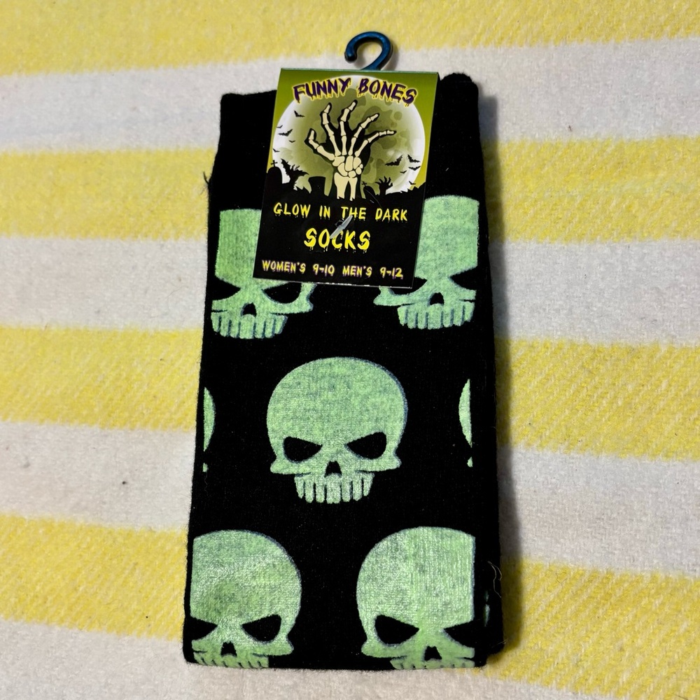 4/$15 Socks, NWT, Glow in the Dark Skulls 4/$15